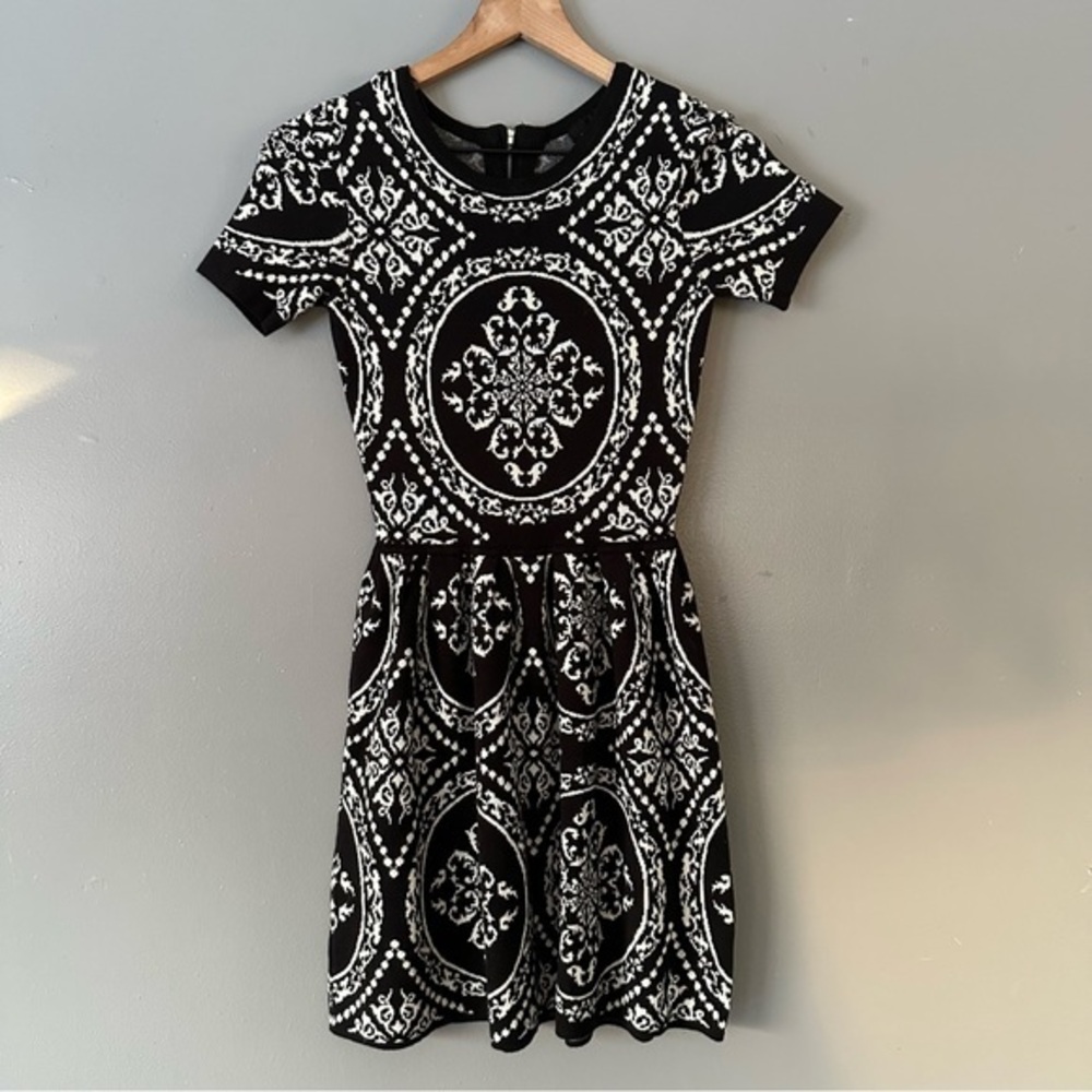 Romeo & Juliet Couture Fit & Flare‎ Short Sleeve Sweater Dress | Black + Cream
